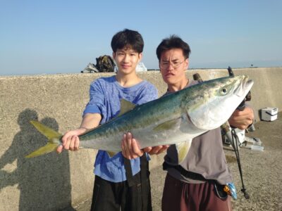 <p>エイト様　沖の北　セットアッパーでブリ90cm！7時頃にヒット！</p><p>大型青物にはアズーロ・LLネットがおすすめです♪♪♪</p>