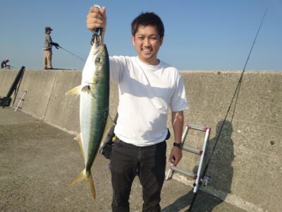<p>馬場先様　沖の北ポンプ小屋ちょい奥　セットアッパーでメジロ！7時20分にヒット！</p><p>岸一での初大型青物おめでとうございます♪</p>