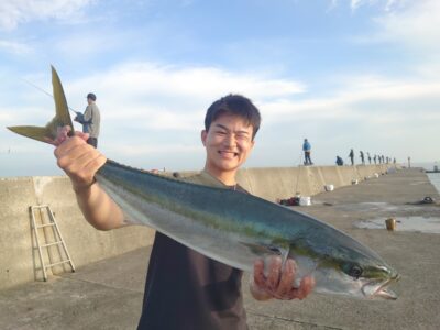 <p>沖の北船着前　セットアッパーでブリ！5時半頃にヒット！</p>