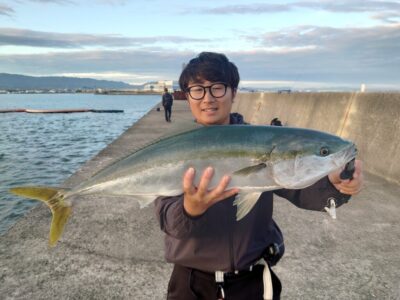 <p>世界のカラミマン様　沖の北奥の方　ビッグバッカーでブリ！5時すぎに表層付近でヒット！</p>