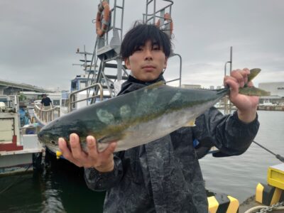 <p>沖の北メタルバイブでメジロ！7時半頃に表層速巻きでヒット！</p>