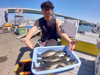 <p>カラミマン様　沖の北低場外向き　エビ撒き釣りで良型グレ大漁！</p>