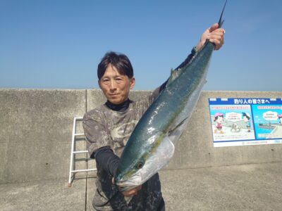 <p>福井様　沖の北　セットアッパーでブリ87cm！8時50分にヒット！</p><p>今日は渋かったようです。早朝6時頃に奥の方でメジロバラし、猫さんも青物のあたり1回。</p>