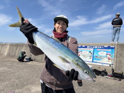 <p>藤岡様　沖の北　マキマキ＝キシイチピンク　メジロ70cm🎣9時前にヒット♪♪おめでとうございます🎊</p>