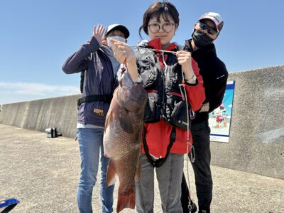 <p>泉州コブ研会員No.002ハルヒサSPの娘様　沖の北　人生初のかぶせ釣りでコブダイ65cm🎣</p>