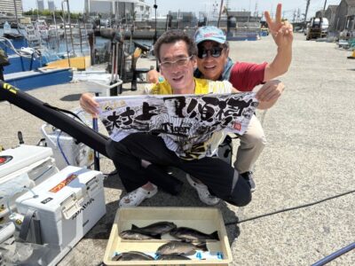 <p>今日はグレしか釣れなくてグレちゃうぞ〜島ちゃん　旧一文字赤灯　エビ撒き釣り　20cm〜25cmのグレ6尾🎣</p>