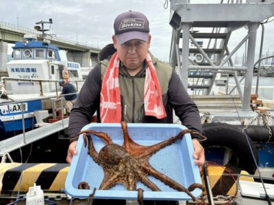 <p>タコ釣り向いてない倶楽部　芝様　旧一文字カーブ〜白灯　タコエギで大ダコ1.69kg！！！</p><p>新子も2桁♪でもタコジグサイズが多いみたいです。</p>