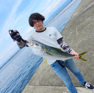 <p>まっつん様　沖の北　セットアッパーでブリ90cm！12時半頃にヒット！</p><p>飲ませでバラしてる人もいたようです。</p>