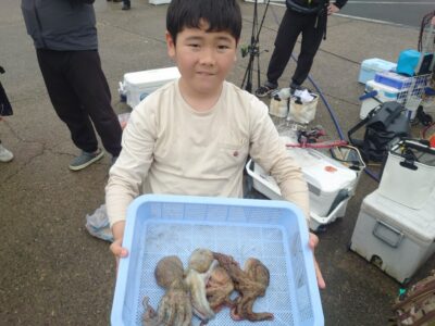 <p>こうた君　旧一文字3番内向き　タコエギで新子タコ🐙</p>