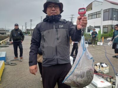 <p>上垣内様　旧一文字赤灯外向き　遠投パターンがはまって総重量5.5kg！！！ベイトでも届くくらいの距離だったそうです。</p>