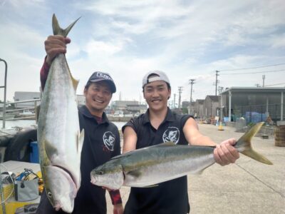 <p>すし処むらた🍣様　沖の北奥の方　飲ませ釣りでブリ2本！7時と9時にヒット！</p>