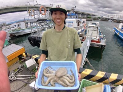 <p>藤岡君（タコ釣り3回目）　沖の北　タコエギで良型タコ1.35kg🐙初キロアップおめでとうございます♪</p>