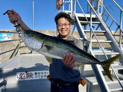 <p>鍛島ブラザーズ2号様　沖の北　🐟サッパ🐟呑ませ釣り　6時頃にブリ86cm🎣</p>