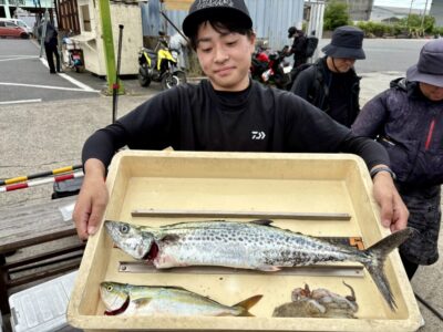 <p>フィッシングMAX中辻様　沖の北　ジグパラでサゴシ&ツバス🎣　タコエギで🐙</p>