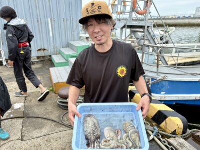 <p>マーバン様　旧一文字③ タコエギでタコ🐙&シリヤケイカ🦑　本日開催のタコ釣り大会でひまわりchティーシャツもGET</p>