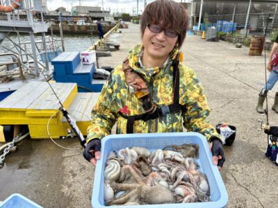 <p>今日は御機嫌⭕️なヤータコ様　沖の北　タコエギでタコ17杯🐙　最大800g🐙</p>
