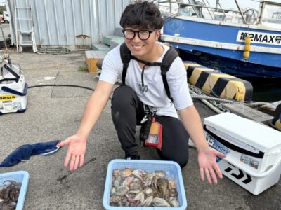<p>ティーチャー辛味マン様　旧一文字カーブ　タコエギでタコ16杯🐙今年の水揚げ総数100杯🐙達成㊗️4:00〜7:00渡船</p>
