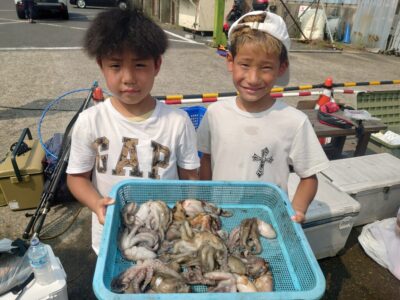 <p>はると君・とき君　旧一文字3番周辺　タコエギで新子タコ🐙</p>