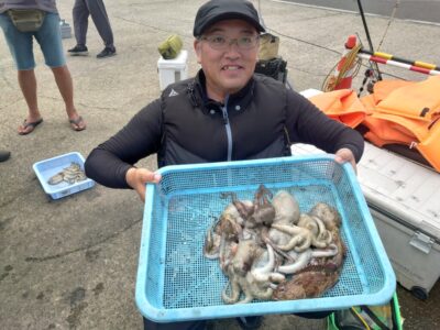<p>顔出しなのに匿名希望様　旧一文字カーブ周辺　ケーソン継ぎ目タコジグで新子タコ🐙</p>