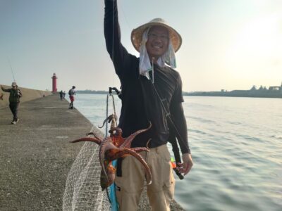 <p>池尾様 旧一文字赤灯内向き タコエギで良型タコ🐙7時頃に足元でヒット!竿下タコジグでもけっこう釣ってました♪</p>