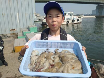 <p>世界のショウタマン様　旧一文字カーブ外向き　タコエギで良型タコ🐙</p>