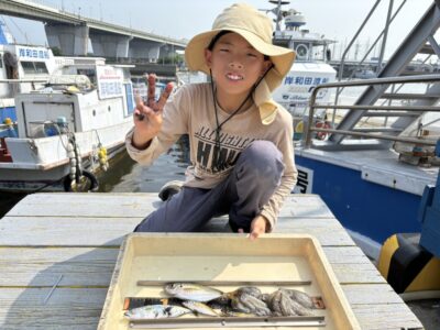 <p>タクマ君　沖の北　エビ撒き釣りでアジ&サバ🎣　タコは痛風船長からプレゼント🐙</p>