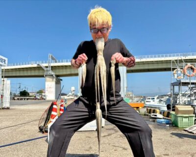 <p>Chinese  kitchen Daichan 様　沖の北　餌巻きタコエギで1kgタコ筆頭に新子も大漁🐙　船着場で喜びのパフォーマンス🐙</p>