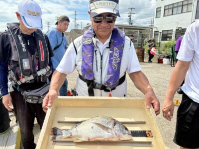 <p>泉州ズボ研会長　杉浦様　沖の北　小鯵ズボ釣りでキビレ41cm🎣</p>