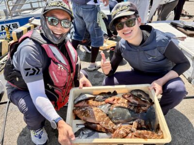 <p>KFCの皆様　沖の北　エビ撒き釣りでグレ・メバル・ガシラ・チヌ・アコウ五目釣り🎣 宇都宮の蔵人観てるか〜🖐️🐟</p>