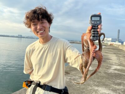 <p>亀本名人に弟子入りした虎男くん　沖の北　イカエギ改　亀本名人おすすめポイントでタコ970g🐙</p>