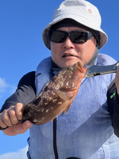 <p>林様　沖の北外向き　エビ撒き釣りでアコウ！</p><p>最近は早朝だけじゃなくて遅い時間にも良型アコウ釣れます。</p>