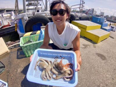 <p>松井君 旧一文字カーブ タコエギで良型タコ🐙初タコおめでとうございます♪</p>