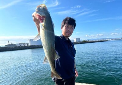 <p>旧一文字白灯外向き エビ撒き釣り  今時期では珍しいハネ！</p><p>ガシラはかからず。アコウは30弱まで。グレは遅い時間でもかかりました。チャリコが餌取り。</p><p>アタリ多いので楽しめますよ♪</p>