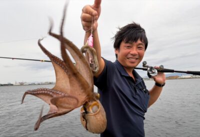 <p>ハイボール船長 旧一文字カーブ内向き アズーロ・蛸電で良型タコ🐙この後すぐ新子追加♪</p>