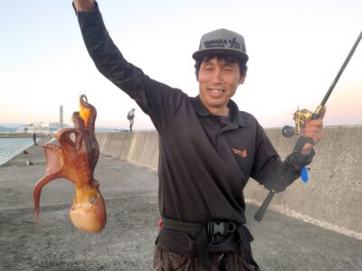 <p>にったこ様　沖の北内向き　タコエギで良型タコ🐙この後すぐ新子も追加♪</p><p>先端付近2cmくらいのガッチョが浮いてるんですか、きつい苦潮ではなさそうでした。継ぎ目で釣れてたのもほんのちょっとだけ。</p>