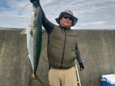 <p>沖の北 飲ませ釣りでブリ！7時すぎにヒット！</p><p>夏も青物いますよ♪狙ってる人が少ないだけです。</p>