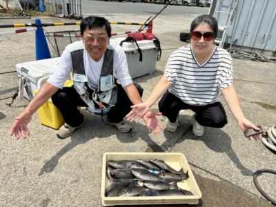 <p>森のみっちゃん&送り迎えしてくれる優しい娘様　旧一文字赤灯　ヌカ切り釣りでグレ大漁です🎣　ハイ2人仲良くグレ三昧🐟</p>