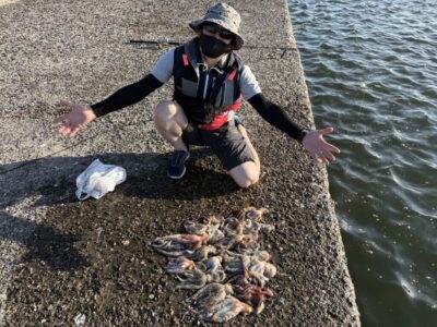 <p>鳥居& Mcocoro様　旧一文字③ タコエギ　朝の時合いにタコまとめ釣り🐙20杯🐙　</p>