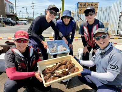 <p>KFCの皆様　旧一文字赤灯　エビ撒き釣り&タコ釣り　エビ撒き釣り部隊はアコウ32cmまでを多数🎣　ガシラはあまり釣れなかったそうです(撮影後リリース🐟) タコ釣り部隊2名はタコエギでタコ7杯🐙</p>
