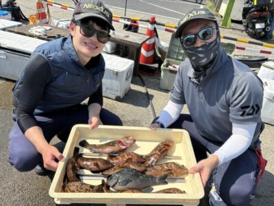 <p>KFC加藤会長&松島様　旧一文字赤灯　エビ撒き釣り　アコウ&グレ🎣　撮影後🐟リリース</p>