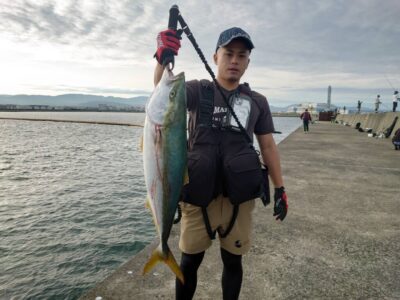 <p>RG水野様  沖の北 タックルハウス・Ktenでメジロ79cm！7時ちょい前にかなり近めでヒット！後ろに数匹付いてたそうです。</p>