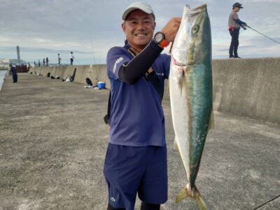 <p>牟禮様  沖の北 メタルバイブでブリ！7時ちょい前に底から巻上げでヒット！</p>