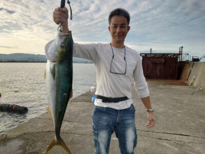 <p>大枝様  沖の北 メタルバイブでブリ！6時すぎにヒット！初ブリおめでとうございます♪</p><p>追記、8時40分にメタルバイブでブリ追加！</p>