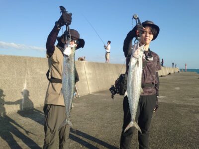 <p>沖の北船着き近く　 ショアジギでサワラ！6時半と7時頃にヒット！ブレードジグ底から巻上げ</p>