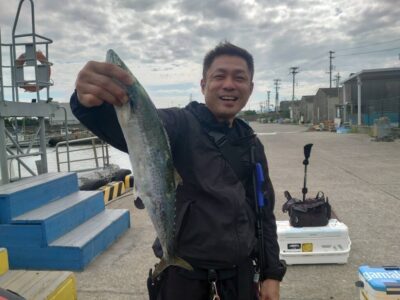 <p>ちょんまげ食堂釣り部 パール高田様 旧一文字3番 ショアジギでサゴシ！早朝けっこう飛んでたようです。</p>