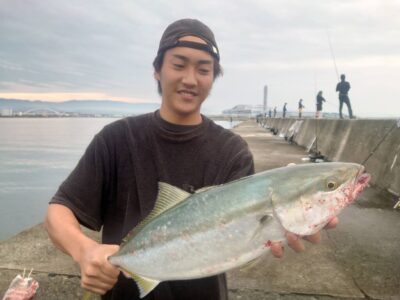 <p>松井君  沖の北 セットアッパーでメジロ！6時半頃にヒット！</p>