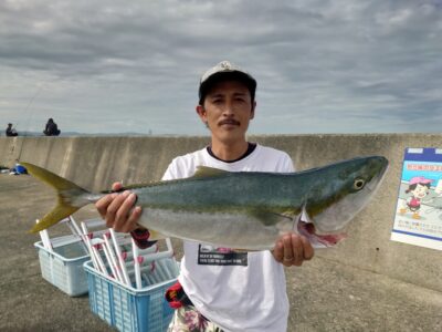 <p>吉永様  沖の北 飲ませ釣りでブリ！8時頃にヒット！追記、10時40分に飲ませでブリ追加♪</p>