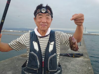 <p>中村様 沖の北外向き エビ撒き釣りでガシラ！大きいアコウバラしたみたい…。</p>