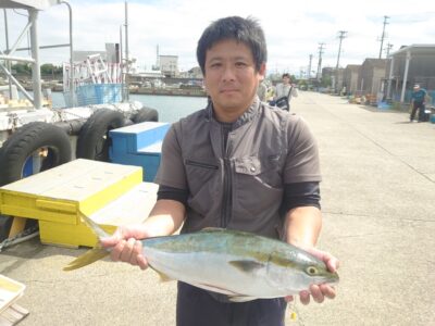 <p>沖の北 飲ませ釣りでメジロ!6,時頃にヒット!</p>