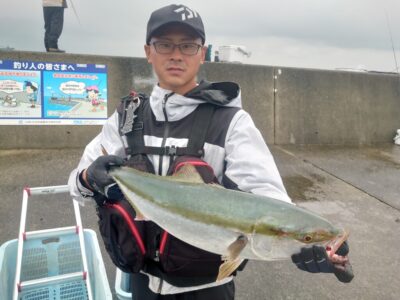 <p>水平様  沖の北  デュエルバレットブル130（ポッパー）でメジロ！8時半頃にヒット!10匹くらい追いかけてきたそうです。</p>